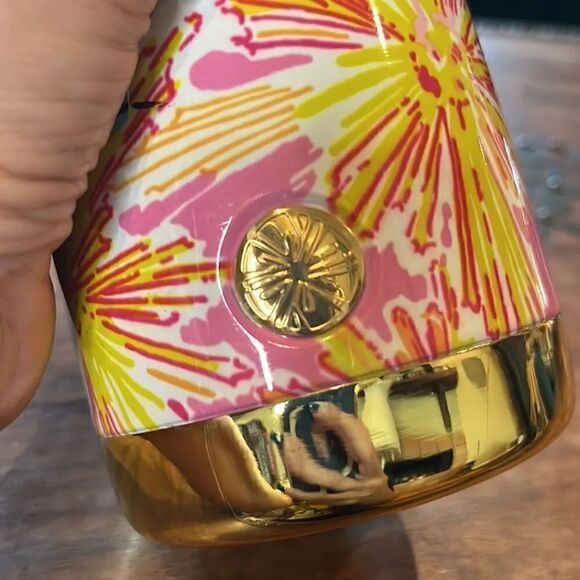 Lilly Pulitzer “Squeeze the Day” 24 oz. Stainless Steel Water Bottle! - Picture 2 of 5